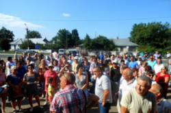 В Тростянці люди блокують роботу спиртзаводу