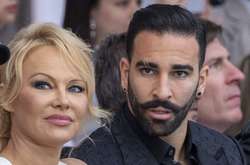 Адиль Рами ответил на обвинения Памелы Андерсон: Расставание никогда не бывает легким