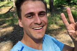 Известный украинский телеведущий похвастался удостоверением кандидата в народные депутаты