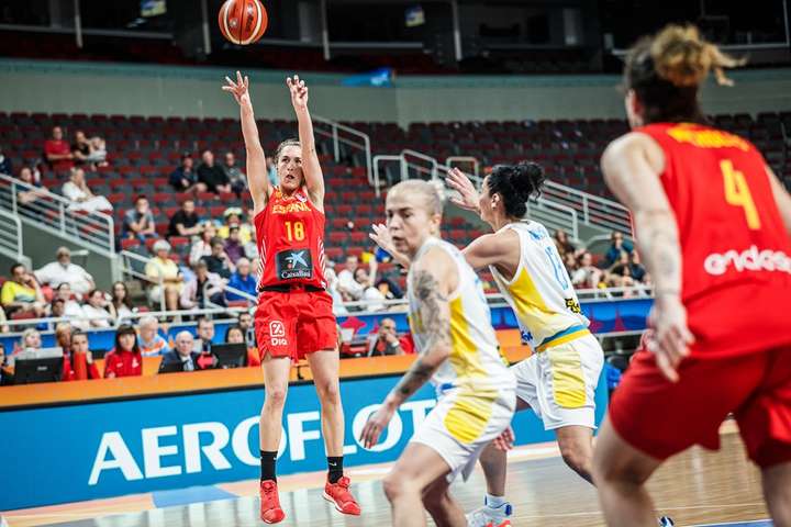Збірна України поступилася чемпіону на старті ЄвроБаскета