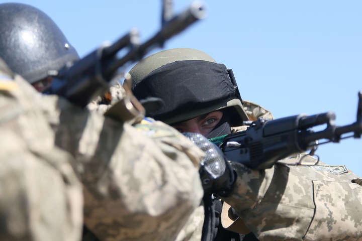 Доба на Донбасі: 34 ворожі обстріли, троє бійців постраждали
