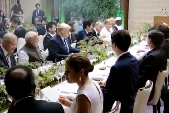 Урочистий прийом «Великої двадцятки»: Меркель біля Путіна, поруч - Абе