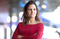 Глава МЗС Канади пообіцяла, що міжнародна спільнота й надалі допомагатиме Україні