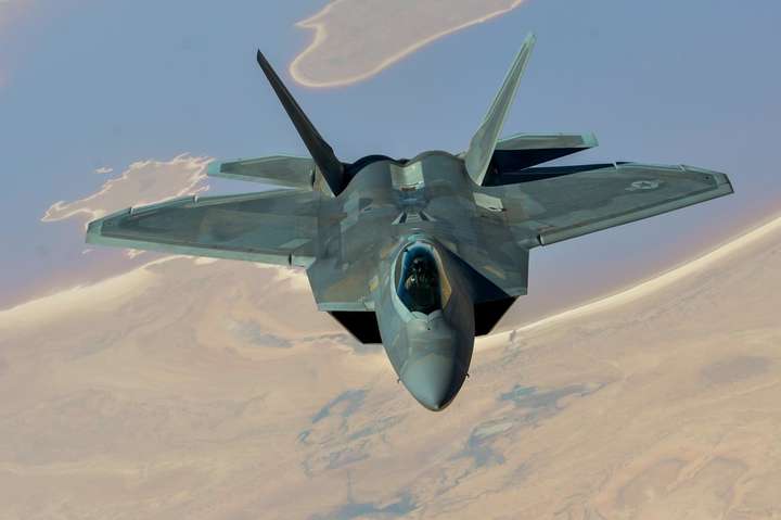 США вперше перекинули винищувачі п'ятого покоління F-22 в Катар