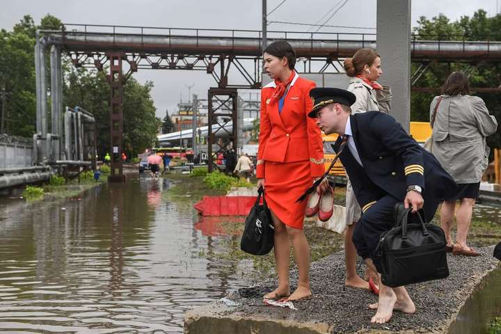 Дорогу до аеропорту Шереметьєво затопило по пояс (фото, відео)