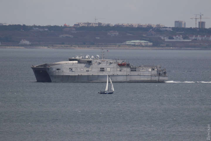 Навчання Sea Breeze: у порт Одеси зайшов десантний корабель ВМС США