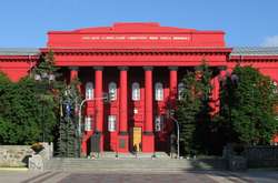 Викладач університету Шевченка продемонстрував вилучену на іспиті двометрову шпаргалку