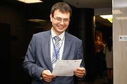 Ці люди щось радять президенту України