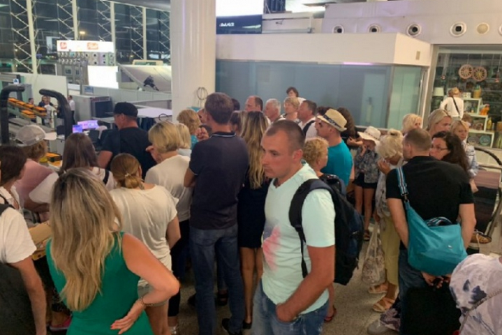 В аеропорту італійської Катанії застрягли туристи з України
