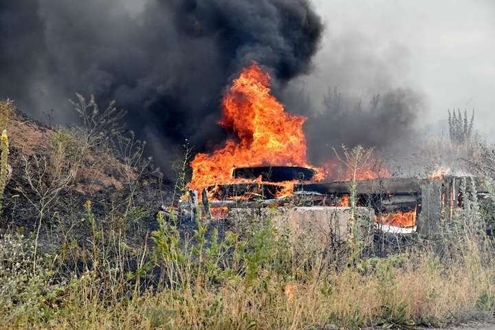 Можлива диверсія: біля позицій ЗСУ на Донбасі вирувала масштабна пожежа