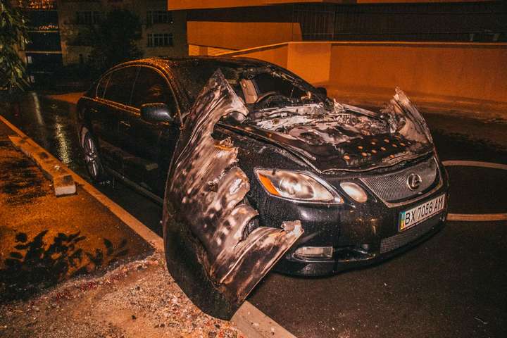 У Києві стався вибух в автомобілі Lexus (фото, відео)