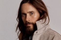 Носки с сандалиями: Джаред Лето в странном образе вышел на прогулку