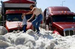 Один из городов Мексики среди лета оказался под слоем снега толщиной 1,5 м (фото, видео) 
