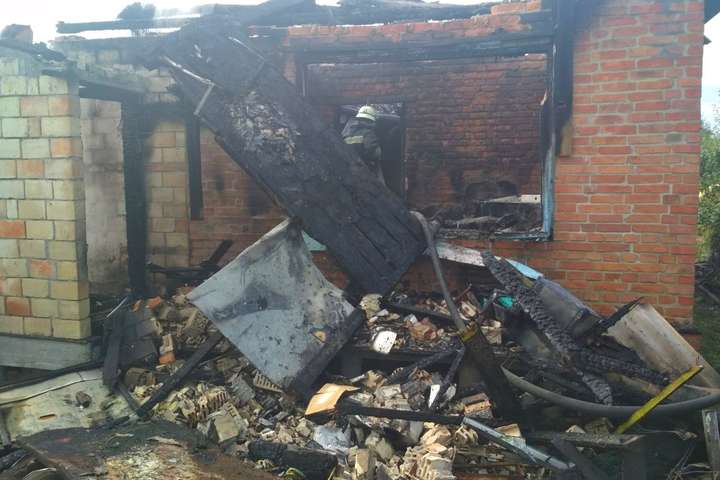 Під час пожежі в будинку на Київщині загинув чоловік (фото)