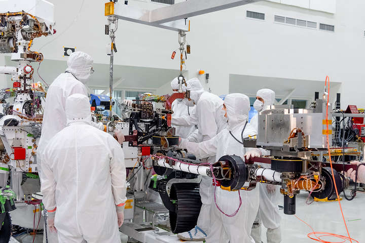 Марсоход «Марс-2020» получил универсальную камеру и руку-робота