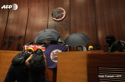 Протести у Гонконзі: активісти увірвалися в будівлю парламенту