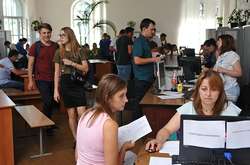 Допуск вступників до пункту тестування буде розпочато о 9:15 / о 13:15 і припинено за 10 хвилин до початку тестування