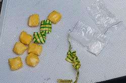 У хлопція вилучили  згортки з наркотичною речовиною 