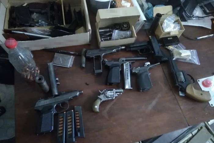 СБУ виявила на Дніпропетровщині зловмисників, які продавали зброю