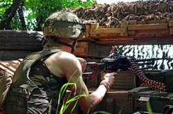 Доба на Донбасі: 13 ворожих обстрілів, один боєць поранений