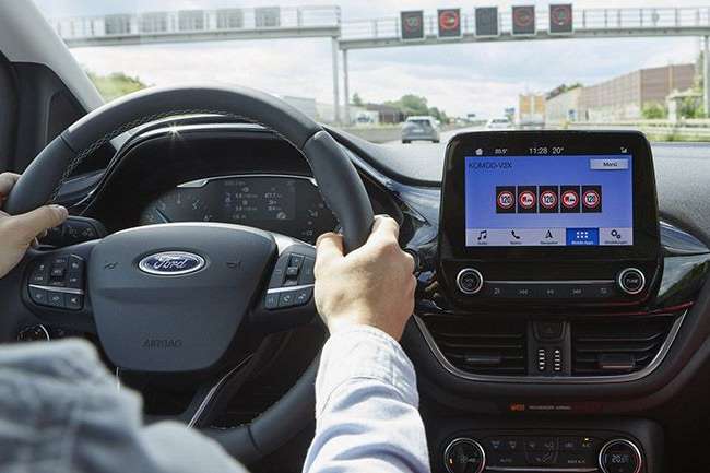 Новые технологии Ford позволят отыскать парковочное место