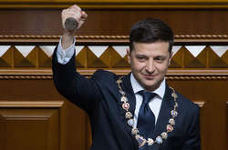 Зеленський прагне встановити в Україні диктатуру за російським зразком?