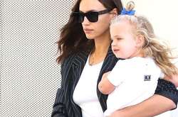 Ирина Шейк с дочкой