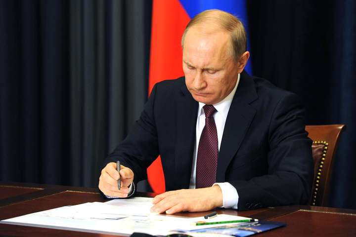 Путин подписал закон о приостановке «ракетного договора» с США