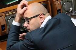 У Харкові нардепа Святаша закидали яйцями та зеленкою (відео)