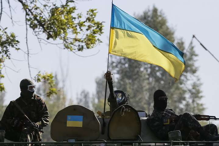 Бойовики за добу 10 разів обстріляли українських бійців. Є поранені