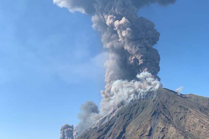 В Італії під час виверження вулкана загинув турист