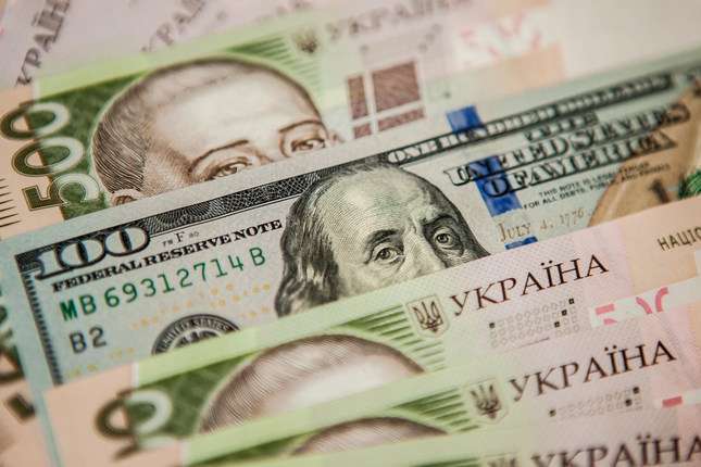 Долар і євро продовжують дешевшати: курси валют НБУ на 4 липня