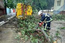 Через негоду залишаються знеструмленими 96 населених пунктів у п'яти областях