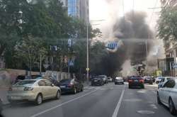 Густий чорний дим затягнув вулицю Жилянську