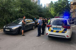 У Києві троє в масках зі стріляниною викрали сумку з 1,1 млн гривень