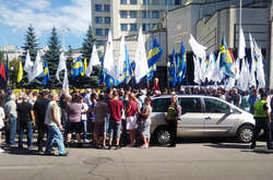 Націоналісти пікетують Конституційний суд, який розглядає закон про люстрацію (фото)