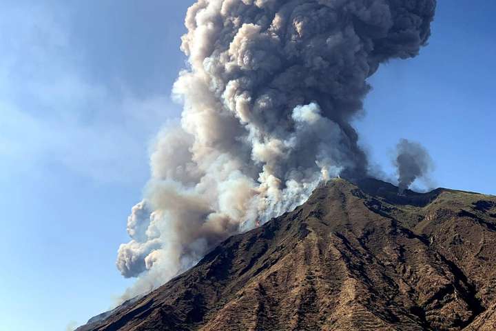 В Италии произошло извержение вулкана, погиб турист