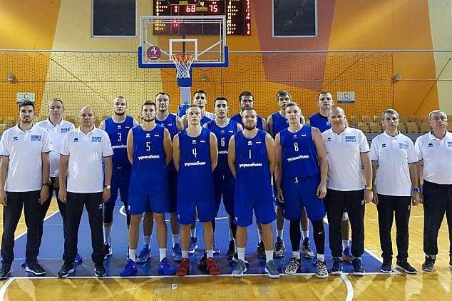 Українські баскетболісти розгромно перемогли на старті Універсіади 