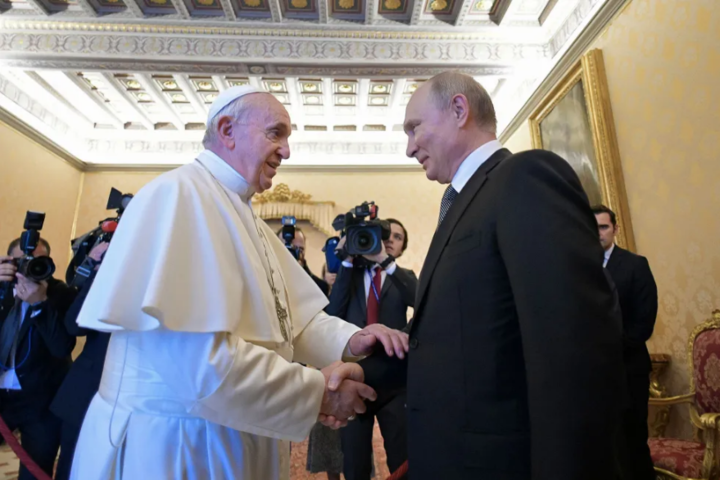 Путин опоздал на час на встречу с Папой Римским