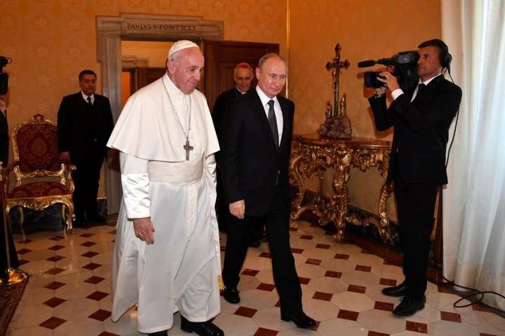 У Ватикані Путін зустрівся із Папою Римським (відео)