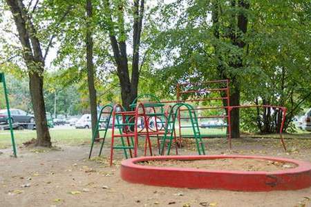 У Києві демонтують усі дитячі майданчики радянських часів 
