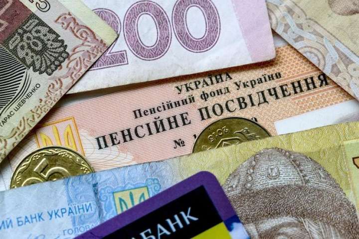 Борг із виплати пенсій переселенцям перевищує 600 мільйонів грн