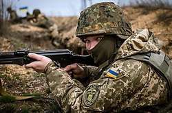 Доба на Донбасі: один військовий загинув, шестеро поранені