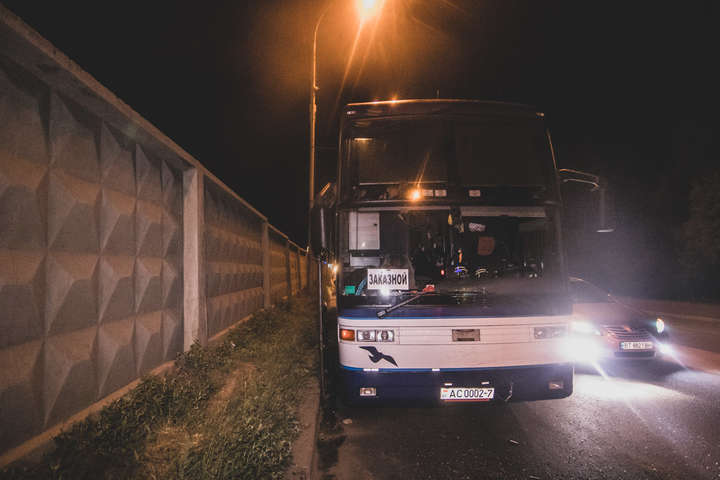 Біля Гідропарку автобус з Білорусі влаштував серйозну ДТП (фото)