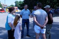  Кандидат в нардепи Лучков з виборцями на Кіровоградщині 