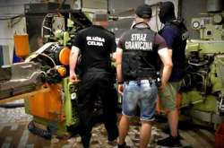 У Польщі викрили нелегальну цигаркову фабрику, де працювали українці