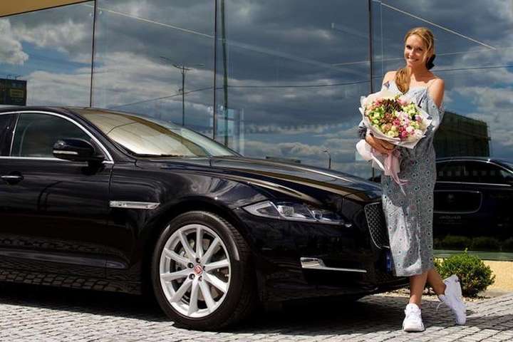 Катя Осадчая - Катя Осадчая похвасталась новым роскошным автомобилем за 3 миллиона гривен