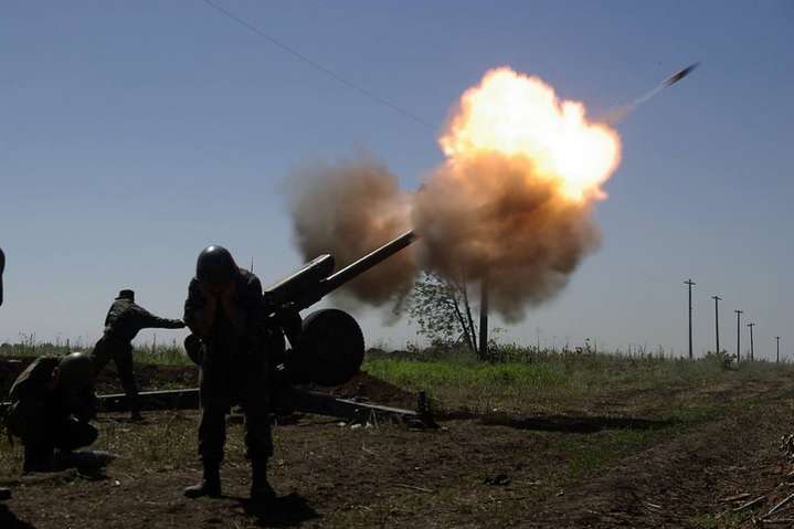Бойовики за добу 14 разів обстріляли українських бійців, є поранені
