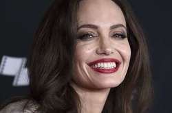Воспитание по-голливудски: Анджелина Джоли разрешает детям пить алкоголь