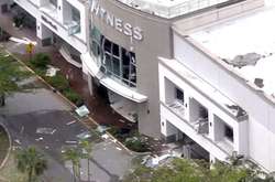 Потужний вибух розвалив торговий центр у Флориді